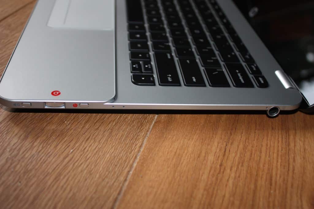 HP Spectre Envy 14 Anschlüsse rechts HP Spectre Envy 14 Anschlüsse rechts